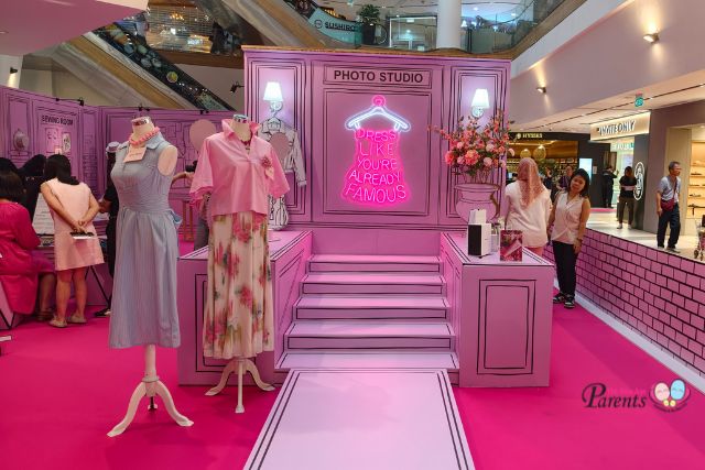 2D Pink Fashion Academy Photo Studio