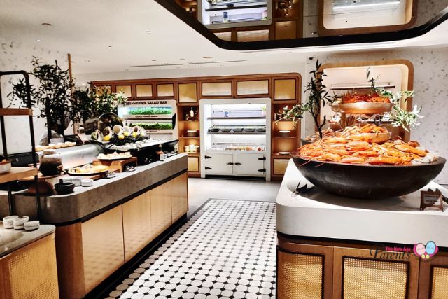 Estate kids eat free