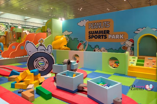 Changi Airport Snoopy 1