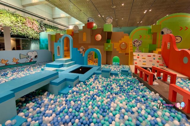 Changi Airport Snoopy 2