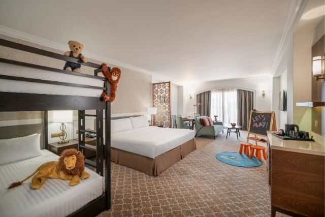 Orchard Rendezvous Hotel Family Room with Bunk Bed
