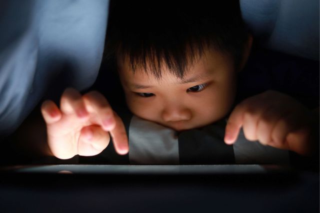 Screens, Games & Growing Minds – Guiding Children Without Power Struggles Screens, Games & Growing Minds – Guiding Children Without Power Struggles